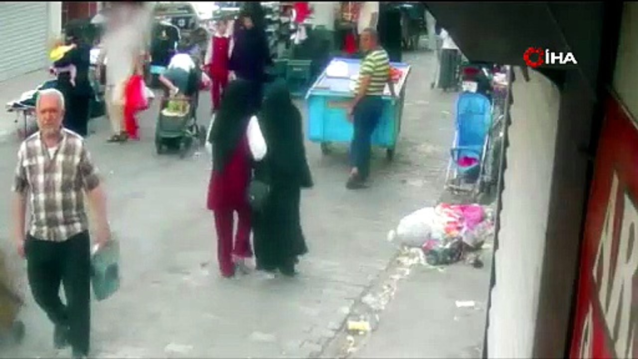 Böyle arkadaş düşman başına! 12 yaşındaki çocuğa  yankesicilik yaptırdı