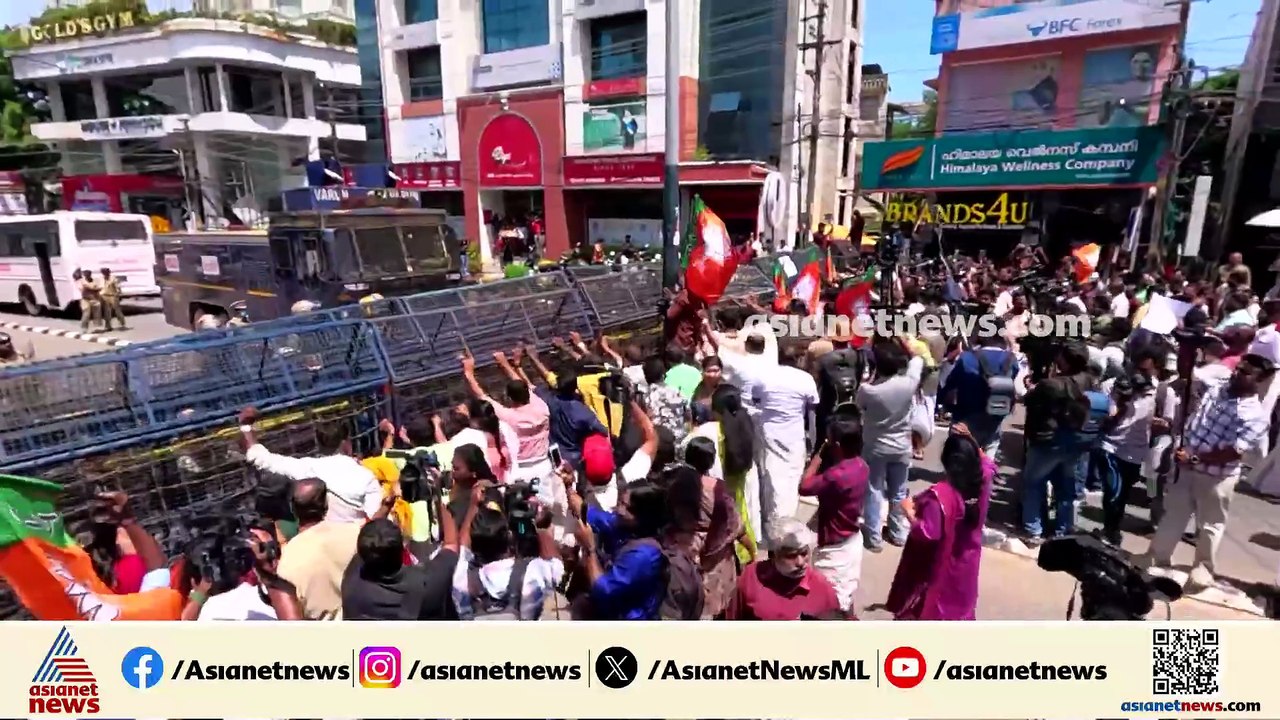 കെപിസിസി ഓഫീസിലേക്ക് ബിജെപി മാർച്ച്; ബാരിക്കേഡിന് മുകളിൽ കേറി പ്രവർത്തകരുടെ പ്രതിഷേധം