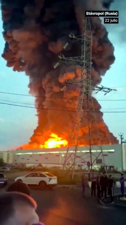 Un ataque de dron incendia un almacén del gigan...
