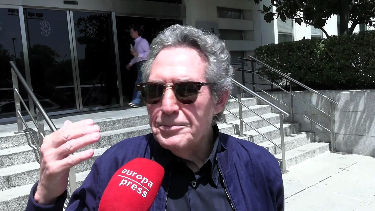 Miguel Ríos reaparece tras sufrir un traumatismo craneal: "Afortunadamente, está remitiendo el hematoma"