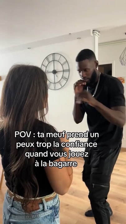 Ta meufs prend un peux trop la confiance quand vous jouez à la bagarre