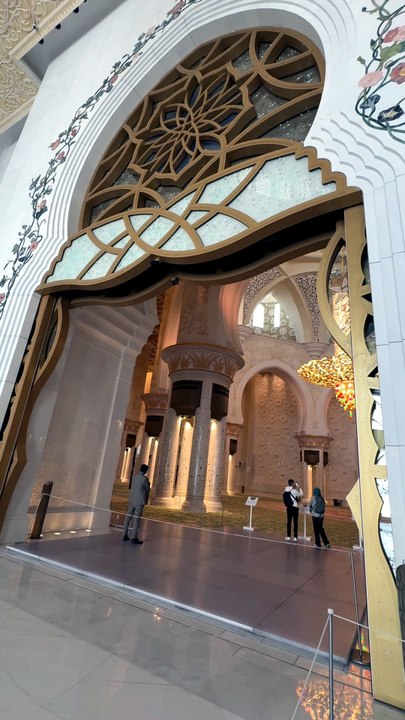 MOTIFS VEGETAUX sur fond blanc à Abou Dhabi
