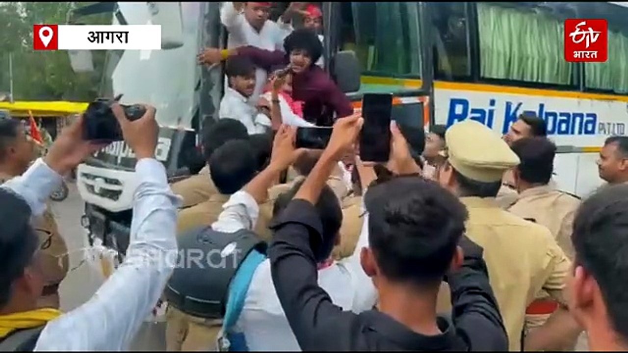 राहुल गांधी और अखिलेश यादव की गिरफ्तारी का यूपी में विरोध, सपा कांग्रेस का प्रदर्शन-नारेबाजी