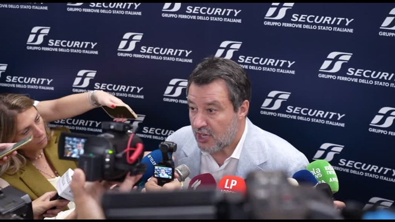 Bologna, Salvini: basta odio contro le forze dell'ordine