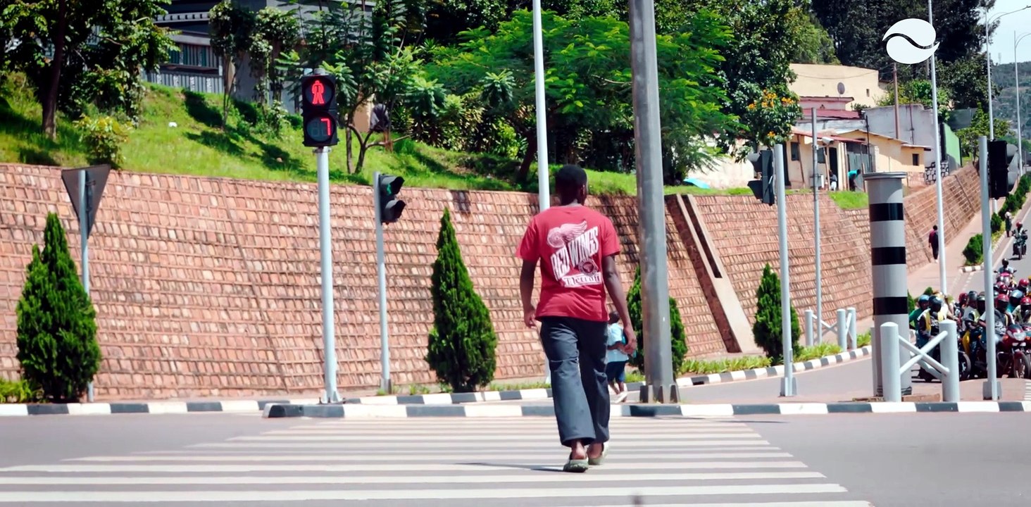 Abanyamaguru n’abatwara ibinyabiziga barebana ikijisho | Feux Rouge | Ni bande bica amategeko?