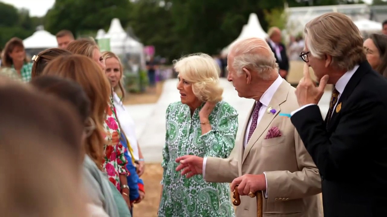 King and Queen attend a flower show