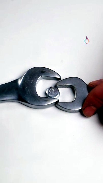 Two wrenches one trick 🔧