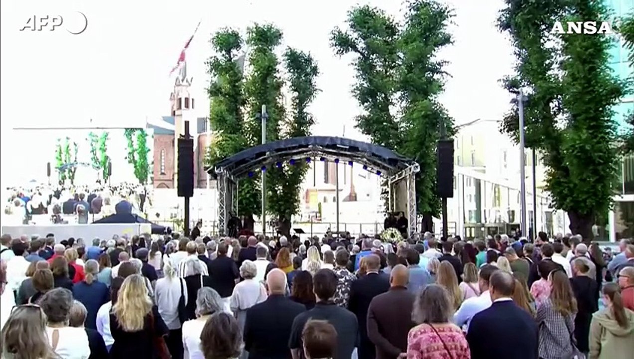 Oslo ricorda le 77 vittime del doppio attentato di 15 anni fa