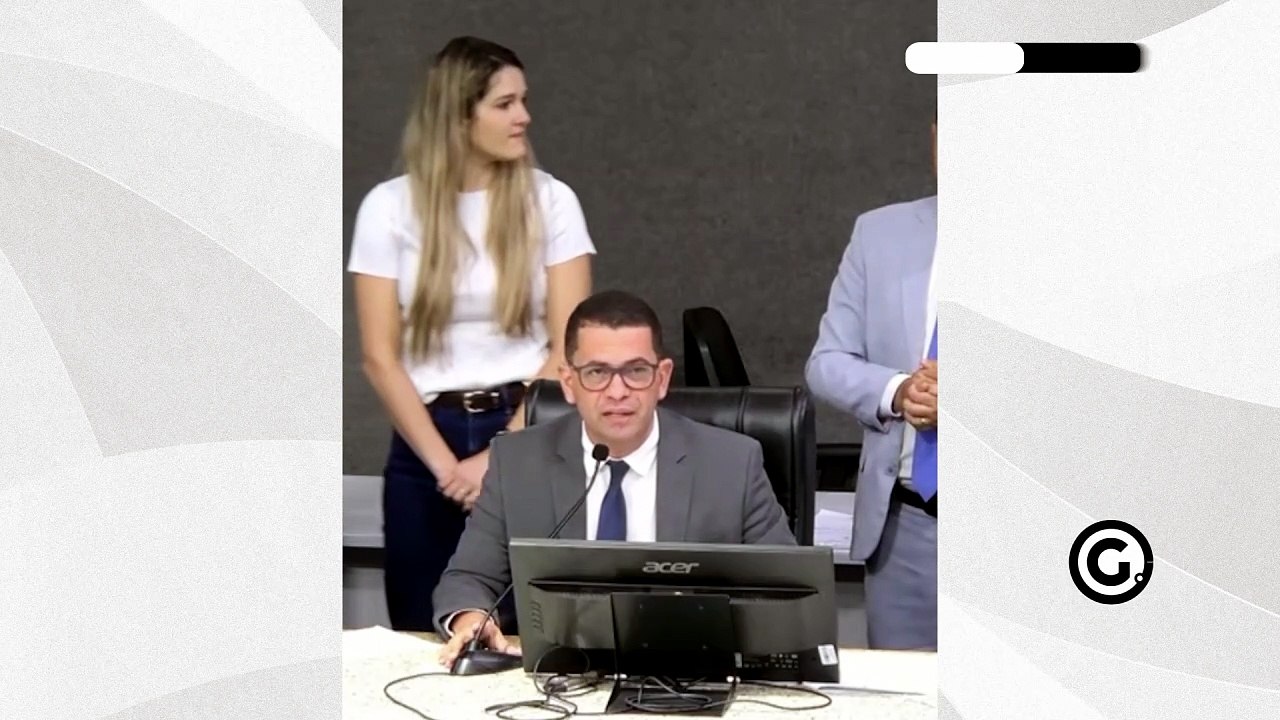 Presidente da Câmara de Vitória xinga no microfone ao encerrar sessão 'Quero que se f*** e que meu  p** cresça'