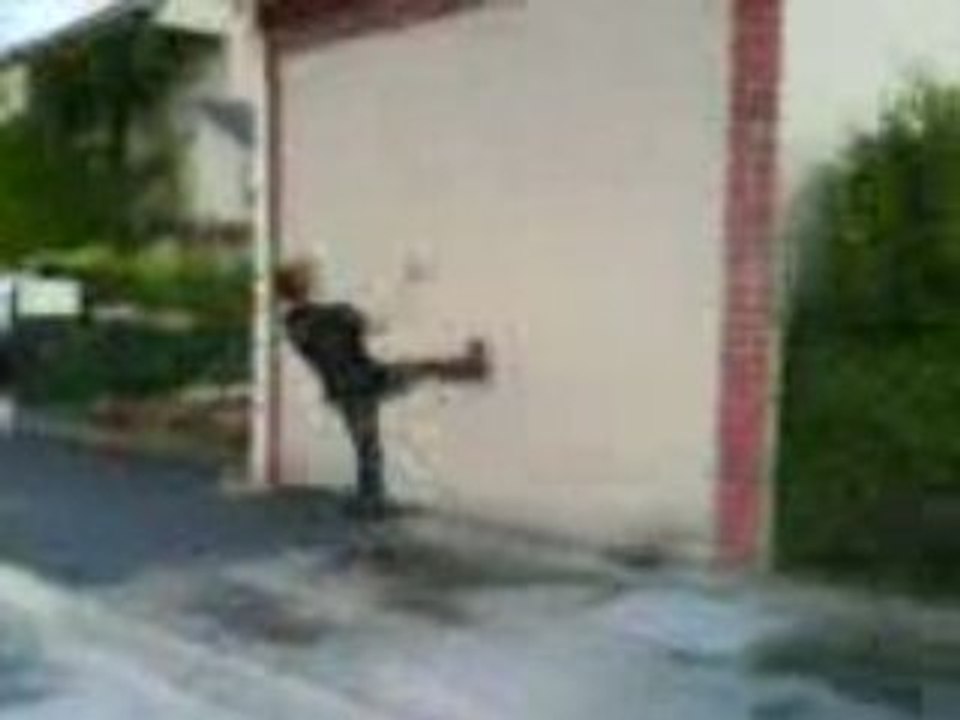 Contre le mur