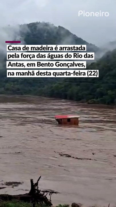 Casa é arrastada pelas águas do Rio das Antas, em Bento Gonçalves