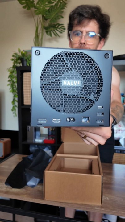 Unboxing a Piece of Gaming History: The Steam Machine