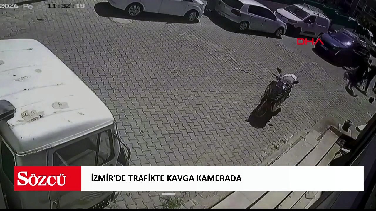 İzmir’de trafikte kavga güvenlik kamerasında