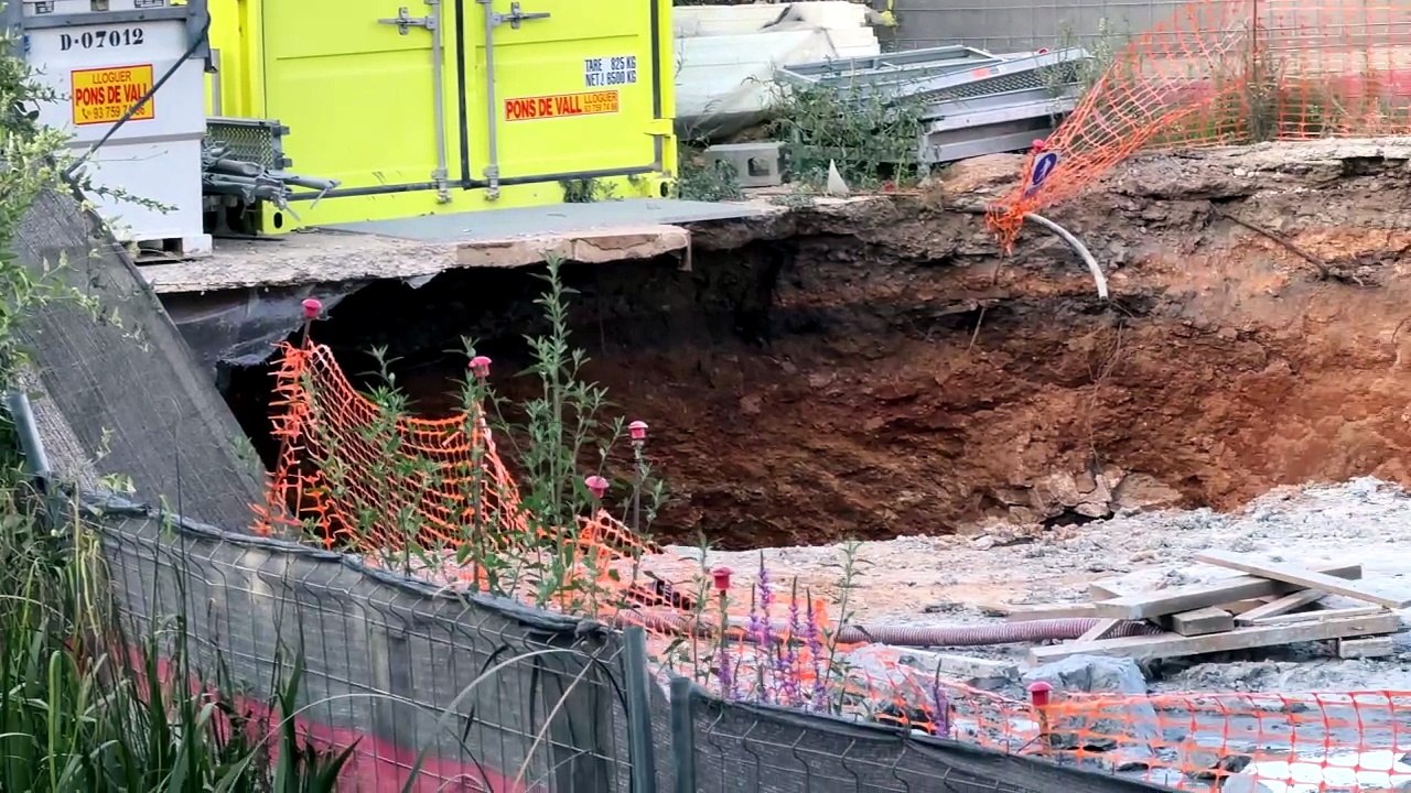 Socavón en las obras de tren de Montcada i Reixac