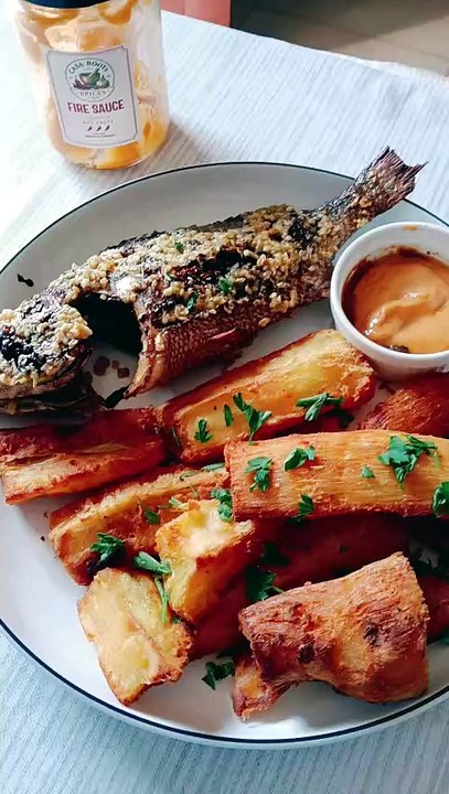 Fried Cassava with grilled fish 🐠