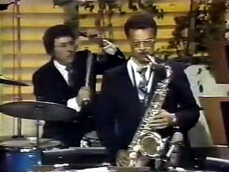 Plas Johnson interpretando el tema de La Pantera Rosa
