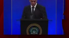 El vocero presidencial quedó expuesto de responder preguntas ya acordadas; y se confundió de respuesta.