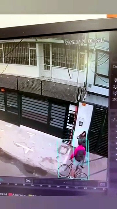 Mujer evitó un robo tras enfrentarse a un delincuente en Engativá