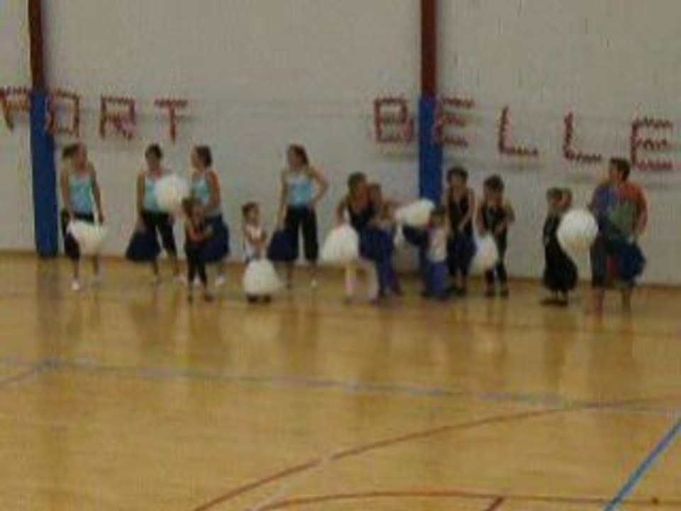 Valerie se lache au twirling bellevillois  trop marrant