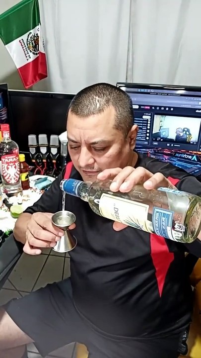 Borrachera con mi amigo @BitacoraDigital_BD  platicando cosas de la canela canelo y los videos slo