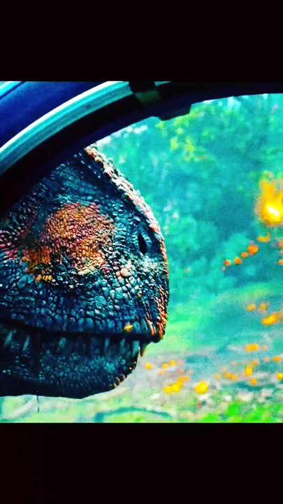 Jurassic World Helicopter Crash Scene | Owen Grady vs Dinosaurs | 4K Vertical Movie Clip