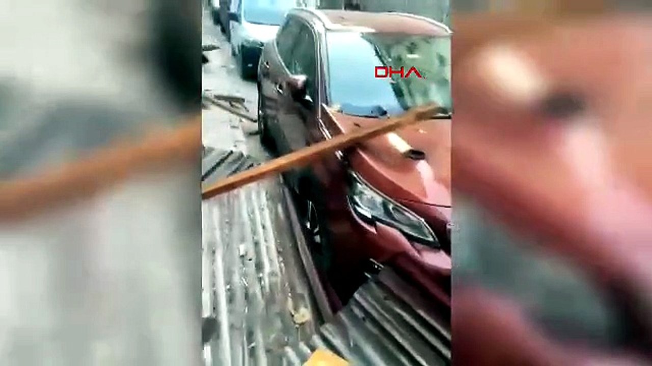 İstanbul'da fırtınada uçan çatı 2 binayı savaş yerine çevirdi! Hasar inanılmaz boyutta!
