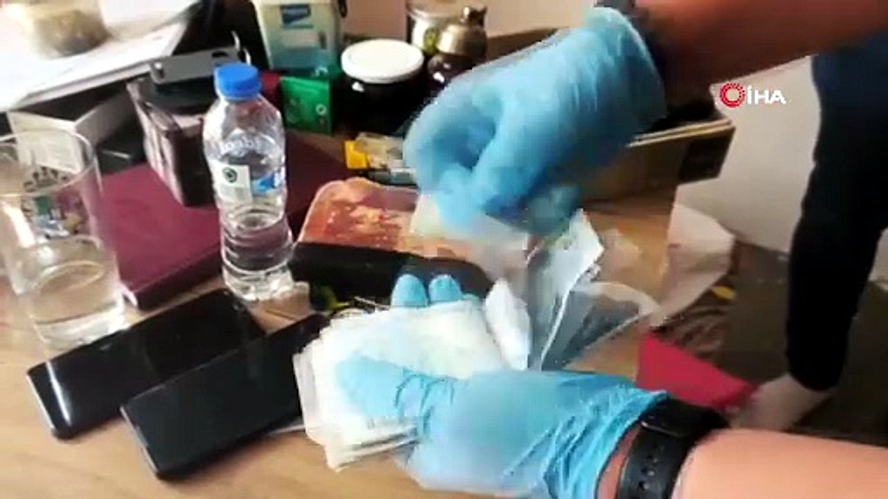 Sosyal medyanın bedduacısı yakalandı! Çakma büyücünün evinden çıkanlar şoke etti!