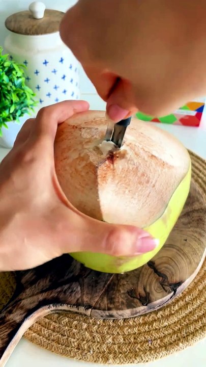 How to Make a Refreshing Clear Whey Protein Drink with Coconut Water