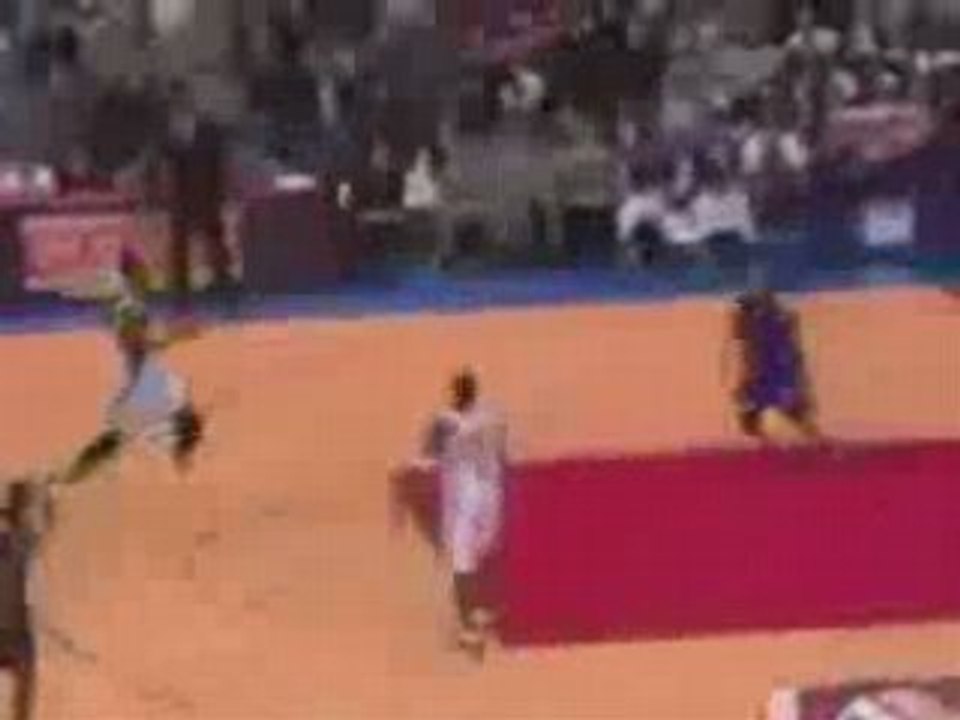 VINCE CARTER "Invincible"