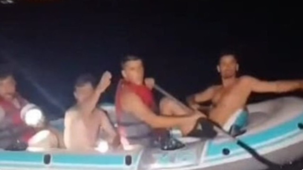 Sapanca Gölü'nde SUP board ve botlarla açılıp mahsur kalan 35 kişi kurtarıldı