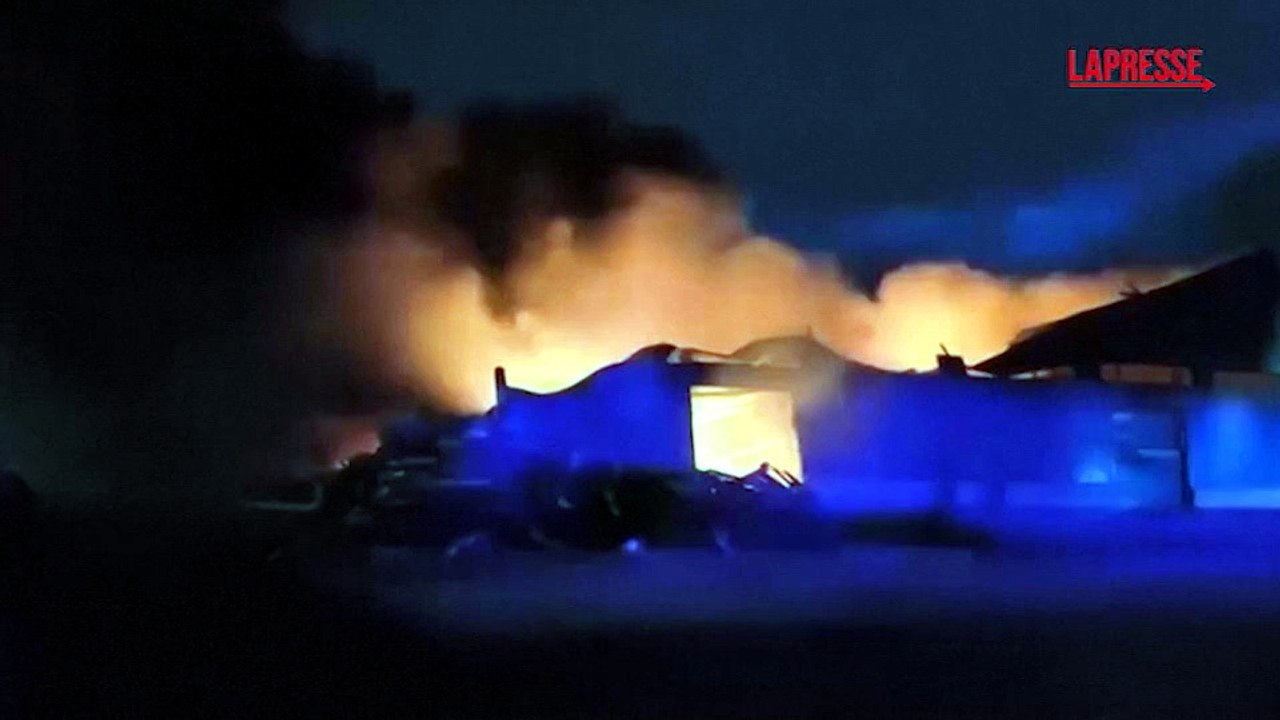 Sicilia, le immagini dell'impressionante incendio in provincia di Agrigento