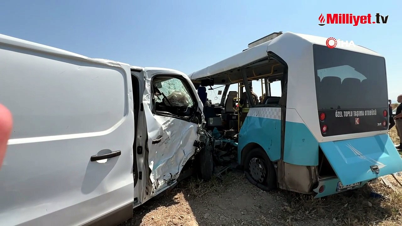 Manisa'da can pazarı! Kamyonet ile halk otobüsü çarpıştı