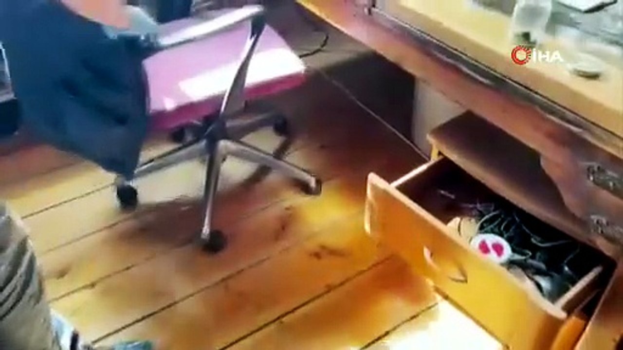 Gözaltına alınan ünlü yönetmen Ezel Akay'ın evinde şok manzara!