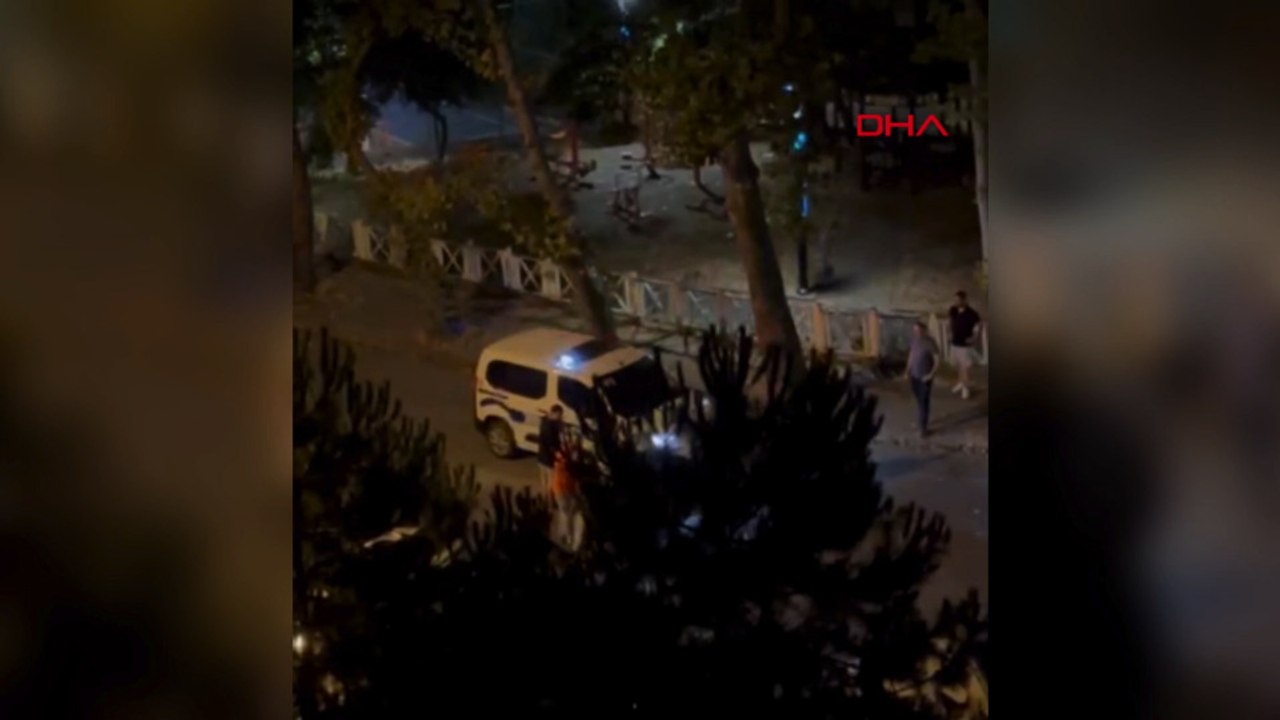 Kafenin önünde alkol alanları uyarınca kavga çıktı