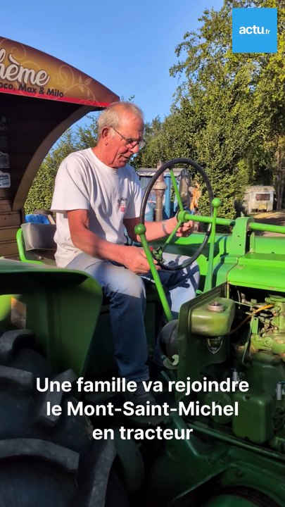 Ils traversent la Normandie avec un tracteur, une roulotte et des vélos pour fêter les 80 ans de leur grand-père
