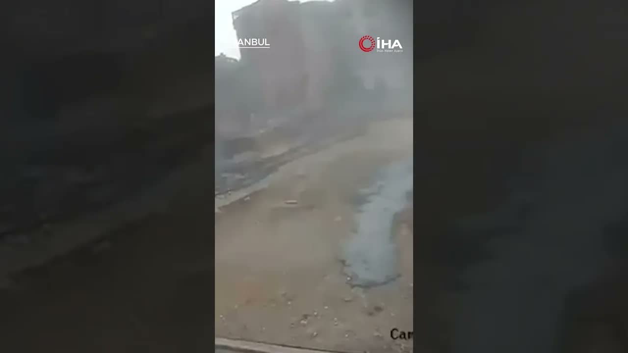 Bir Anda Gelen Fırtına İnşaat Alanını Böyle Dağıttı!