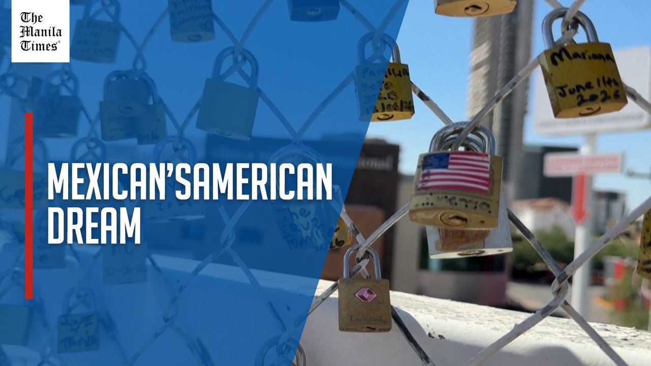Mexicans leave messages of hope and gratitude for US residency near border