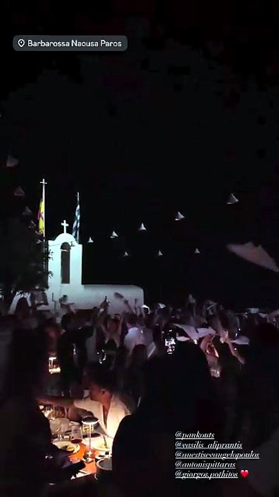 Η βραδινή έξοδος της Κατερίνας Καινούργιου στην Πάρο