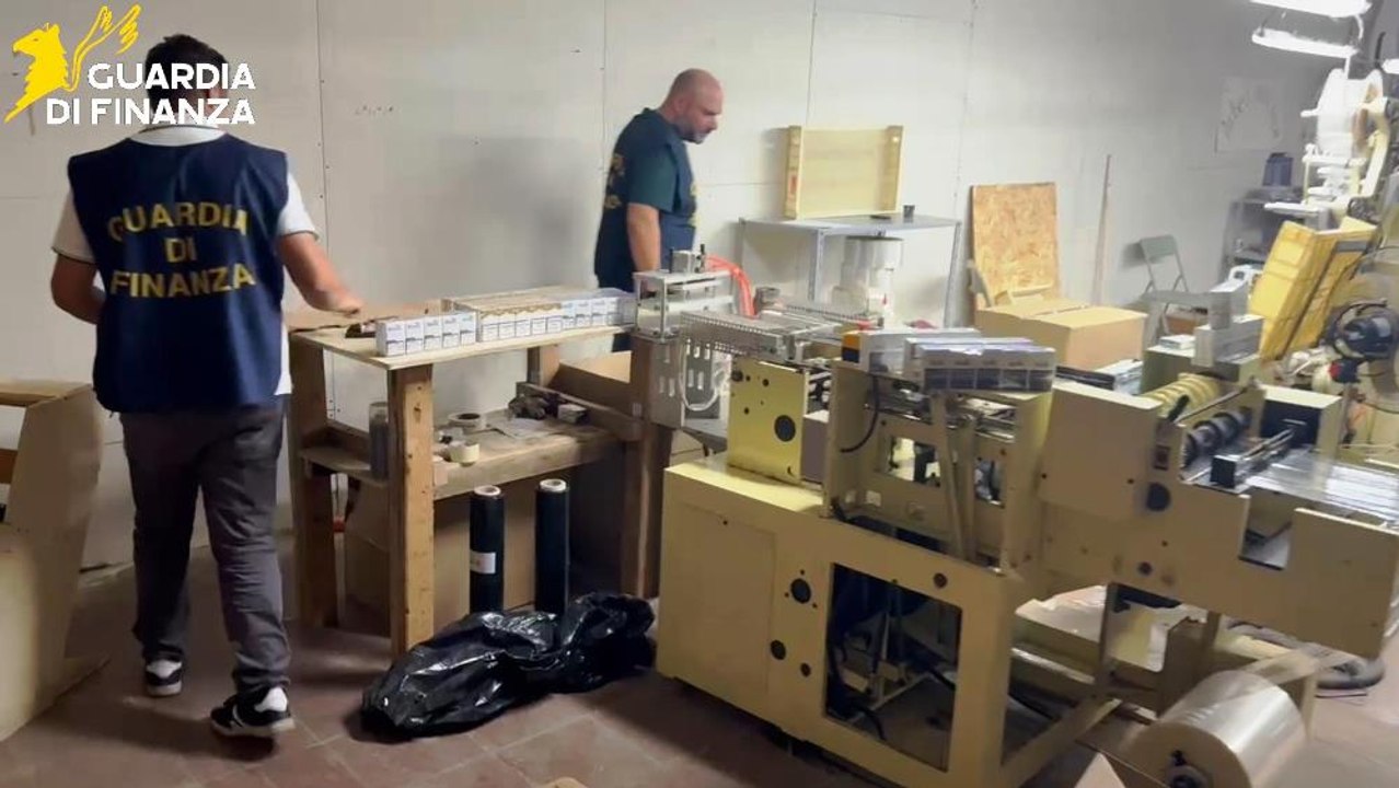 Contrabbando di sigarette, scoperta maxi fabbrica clandestina: operazione partita da Caserta (23.07.26)