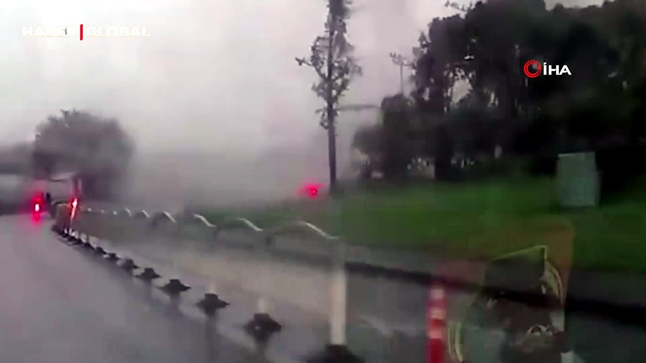 Çin'de hortum sırasında bir araç havaya uçtu