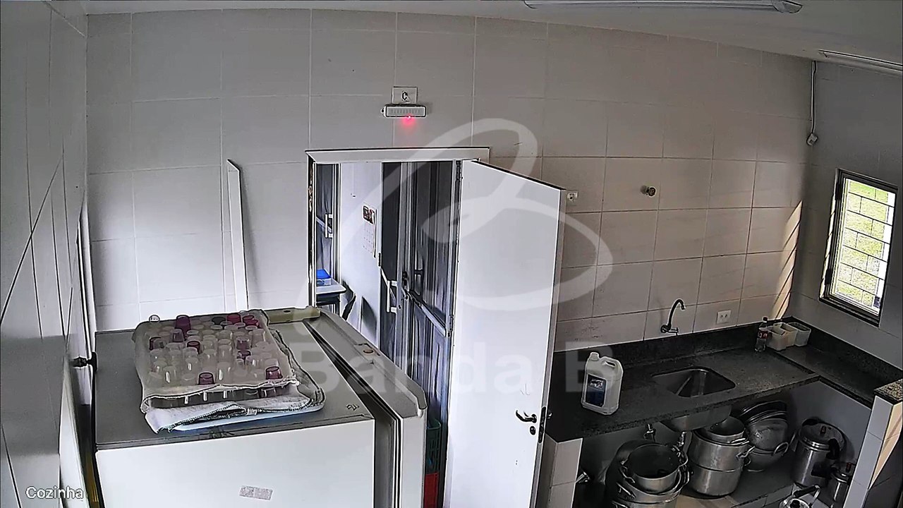 Homem invade escola infantil e furta merenda e panela de pressão em Almirante Tamandaré