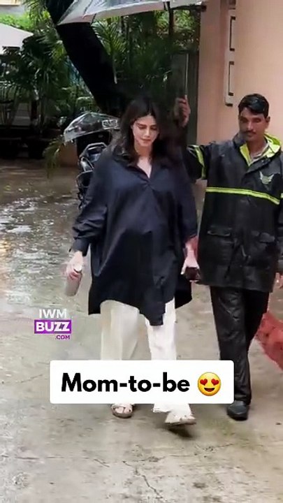 Karishma Tanna's Pregnancy Glow Steals The Spotlight
