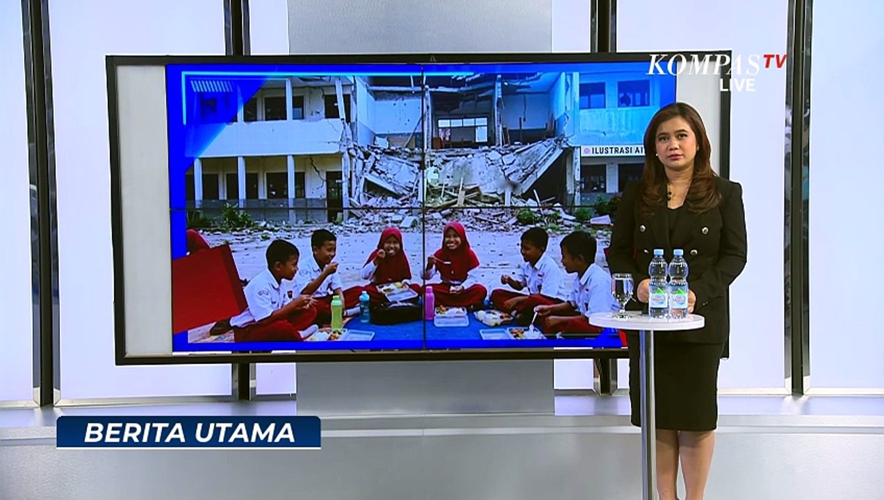 Sekolah Roboh di Grobogan, Siswa SD Santap Makan Bergizi Gratis di Halaman Sekolah | BERUT