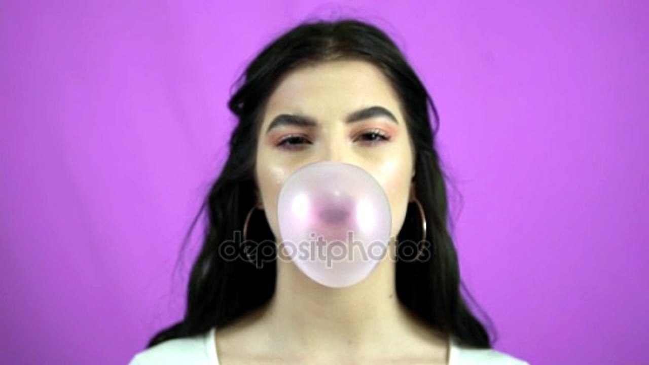 Pink bubblegum blowing goddess