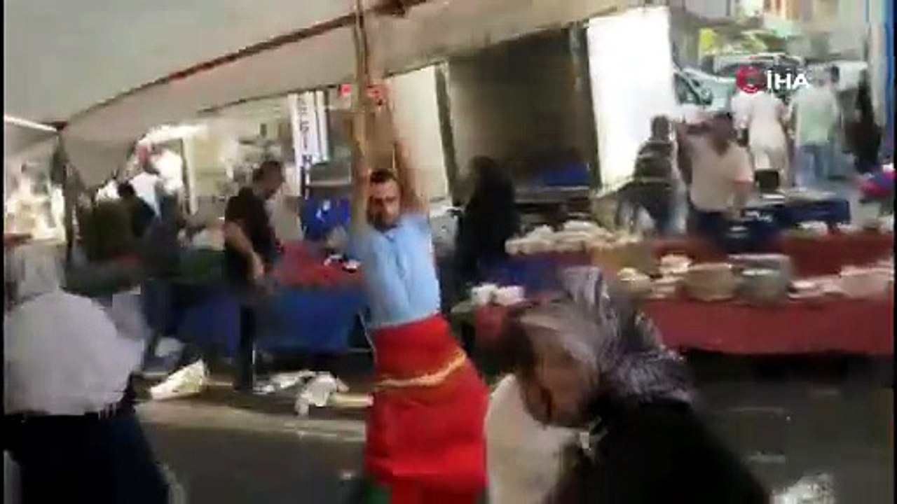 İstanbul'u vuran fırtınada inanılmaz anlar: ''Uçan pazarcı'' kamerada!