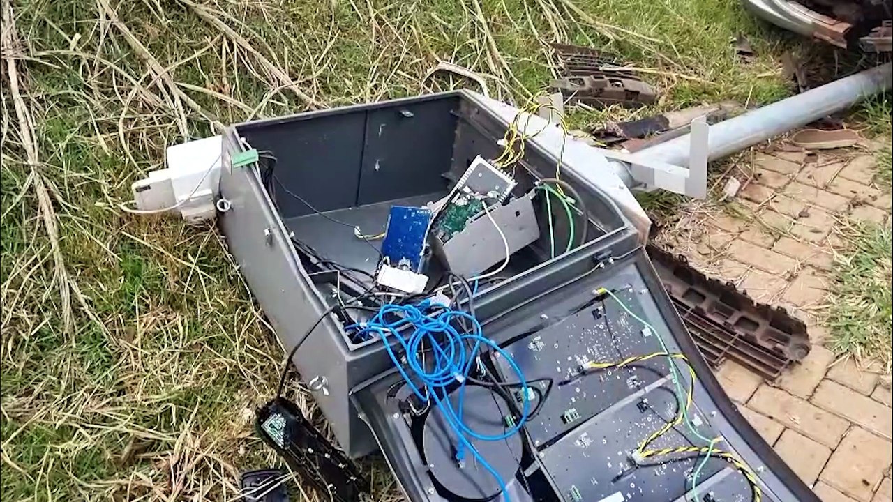 Radar é nocauteado por Peugeot em acidente em Cascavel
