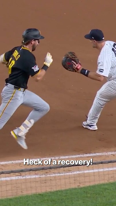 Anthony Volpe mishandles another ball at shortstop