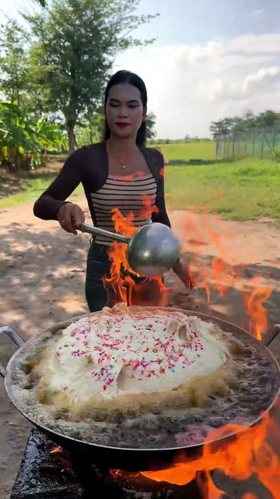 Cooking yummy deep fried cake with chocolate sauce recipe