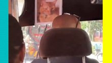 ¡La verdadera motivación de este chofer tiene cuatro patas!