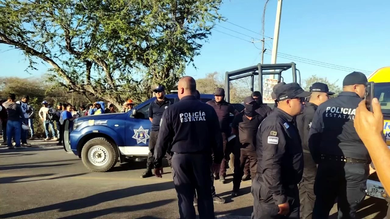 Revocan concesión, pero la escollera sigue en Playa Las Cocinas | CPS Noticias Puerto Vallarta